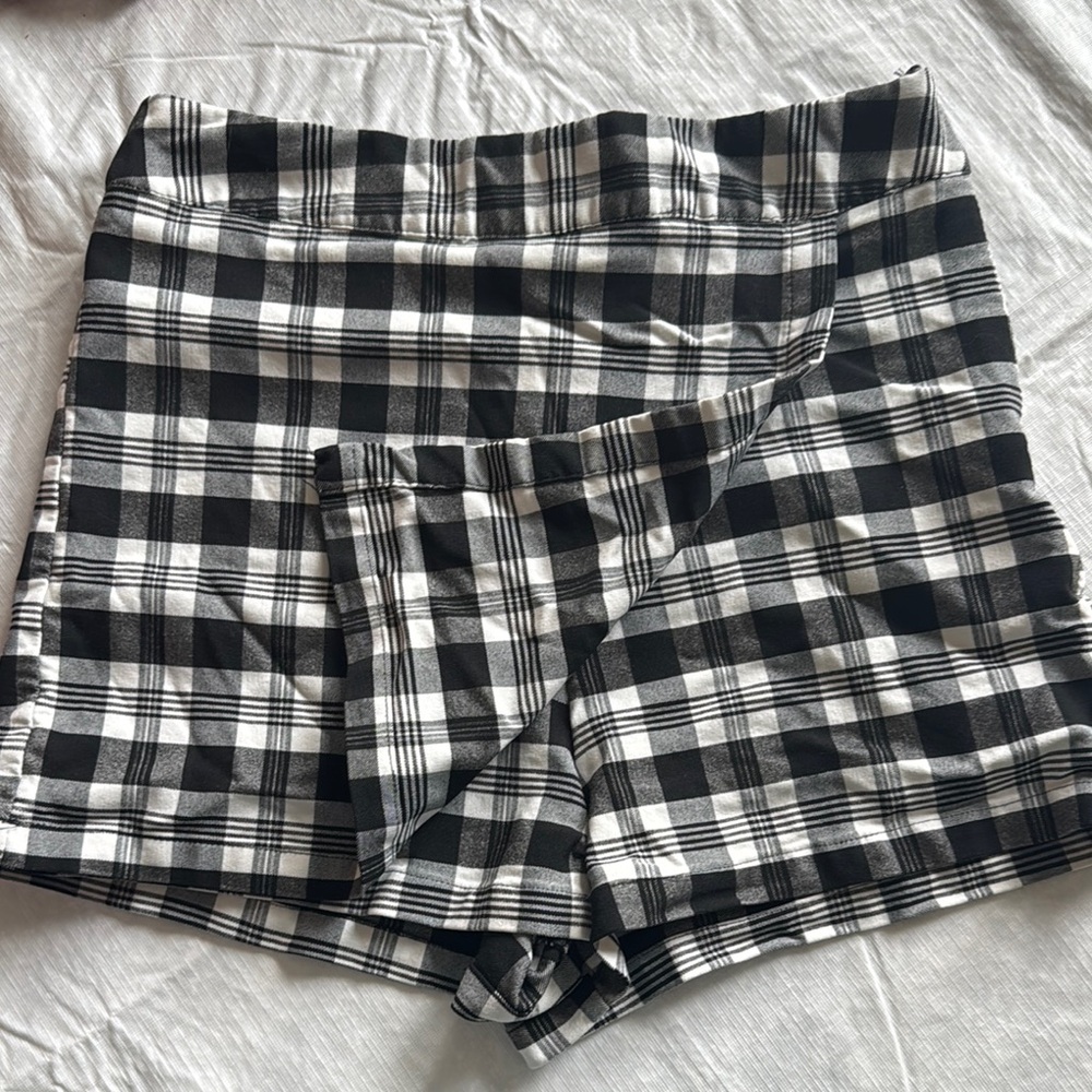 Rue21 Black and White Skorts with Gingham Pattern